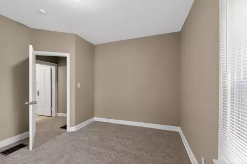 Bedroom - 4318 Eighth St, Cincinnati, OH 45205 photo 4 of 8