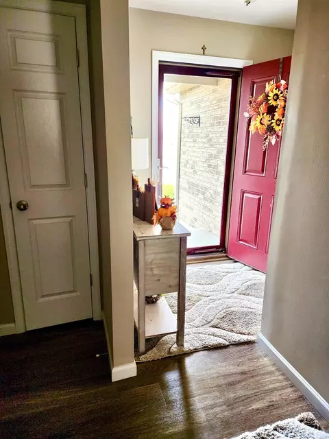 Entry Way - 51 Kameron Dr, Monroe, OH 45050 photo 3 of 4