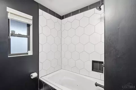 Bath - 4915 Heuwerth Ave, Cincinnati, OH 45238 photo 3 of 4