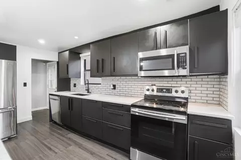 Kitchen - 4915 Heuwerth Ave, Cincinnati, OH 45238 photo 6 of 7