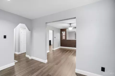 Entry Way - 4915 Heuwerth Ave, Cincinnati, OH 45238 photo 1 of 1
