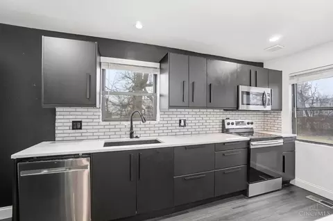 Kitchen - 4915 Heuwerth Ave, Cincinnati, OH 45238 photo 5 of 7