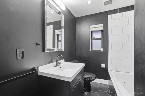 Bath - 4915 Heuwerth Ave, Cincinnati, OH 45238 photo 1 of 4