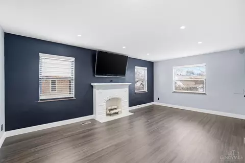 Living - 4915 Heuwerth Ave, Cincinnati, OH 45238 photo 4 of 4