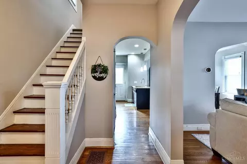 Entry Way - 2861 Markbreit Ave, Cincinnati, OH 45209 photo 2 of 3