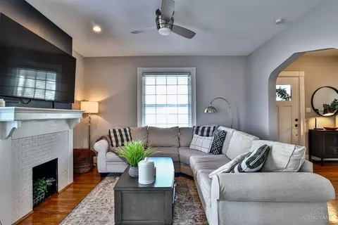 Living - 2861 Markbreit Ave, Cincinnati, OH 45209 photo 1 of 3