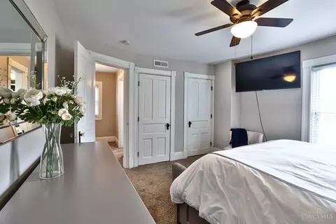 Bedroom - 2861 Markbreit Ave, Cincinnati, OH 45209 photo 4 of 4