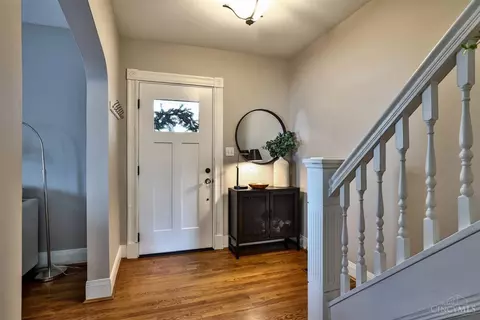 Entry Way - 2861 Markbreit Ave, Cincinnati, OH 45209 photo 1 of 3