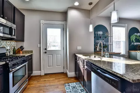 Entry Way - 2861 Markbreit Ave, Cincinnati, OH 45209 photo 3 of 3