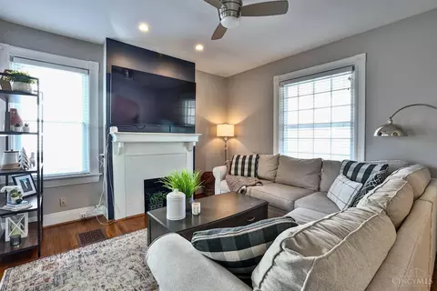 Living - 2861 Markbreit Ave, Cincinnati, OH 45209 photo 3 of 3