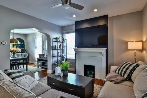 Living - 2861 Markbreit Ave, Cincinnati, OH 45209 photo 2 of 3