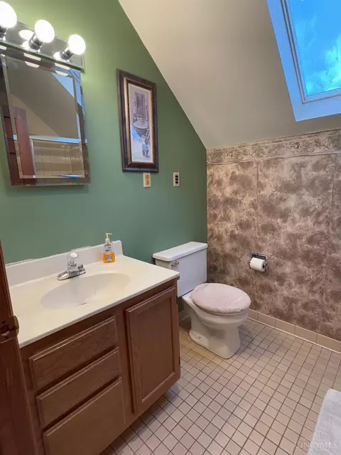 Bath - 4012 School Section Rd, Cheviot, OH 45211 photo 6 of 8