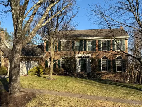 8223 Indian Trail Dr, Madeira, OH 45243