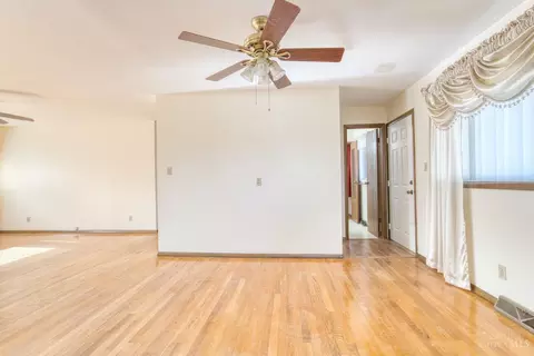 Living - 11364 Gravenhurst Dr, Cincinnati, OH 45231 photo 3 of 3