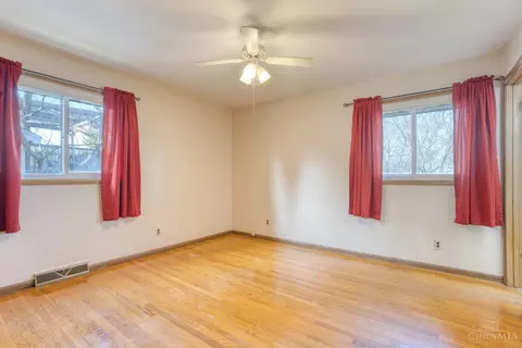 Bedroom - 11364 Gravenhurst Dr, Cincinnati, OH 45231 photo 3 of 4