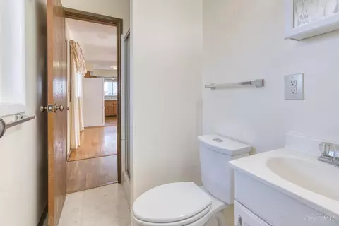 Bath - 11364 Gravenhurst Dr, Cincinnati, OH 45231 photo 2 of 2