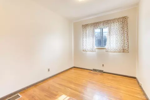Bedroom - 11364 Gravenhurst Dr, Cincinnati, OH 45231 photo 1 of 4