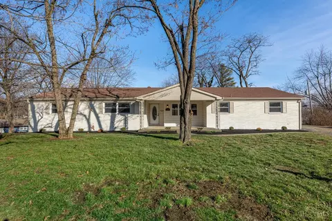 224 Prague Ct, Centerville, OH 45458