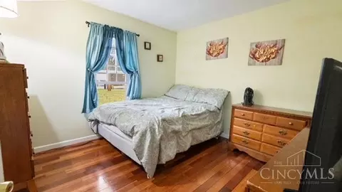 Bedroom - 10453 Mill Rd, Cincinnati, OH 45240 photo 3 of 4