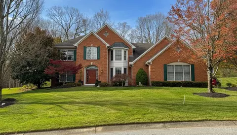 5047 Village Dr, Newtown, OH 45244