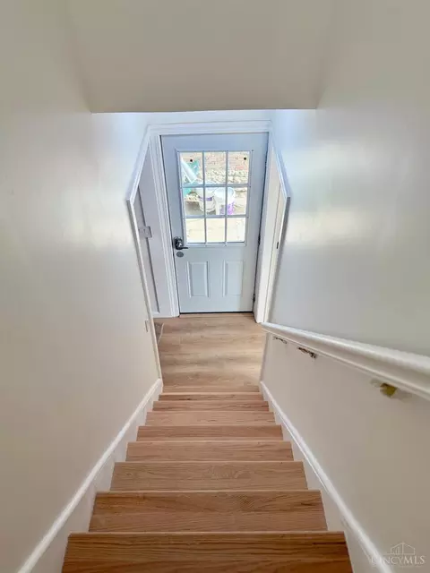 Entry Way - 1050 Marshall Ave, Cincinnati, OH 45225 photo 2 of 2