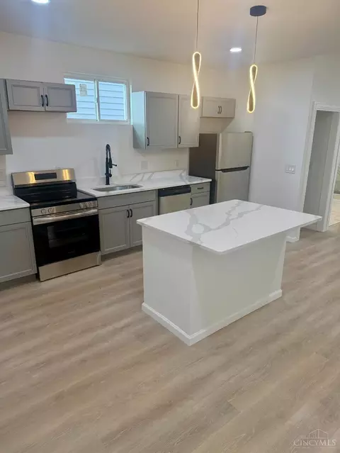 Kitchen - 1050 Marshall Ave, Cincinnati, OH 45225 photo 2 of 3
