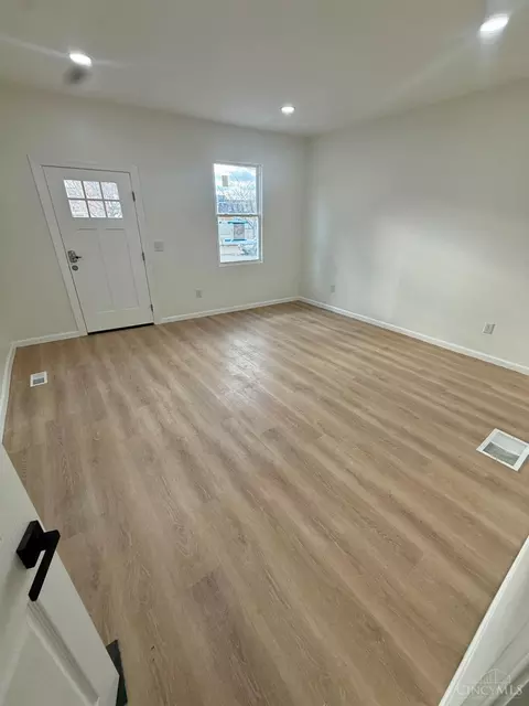 Living - 1050 Marshall Ave, Cincinnati, OH 45225 photo 2 of 2