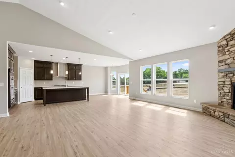 Living - 25 Morris St, Springboro, OH 45066 photo 3 of 5
