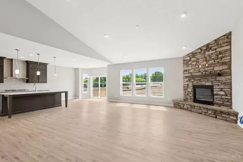Living - 25 Morris St, Springboro, OH 45066 photo 1 of 5