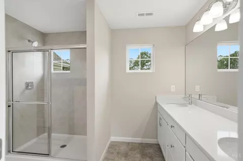 Bath - 1204 Eagle Blvd, Hamilton Township, OH 45039 photo 2 of 3