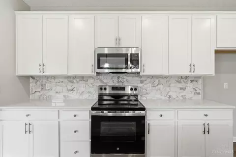Kitchen - 1204 Eagle Blvd, Hamilton Township, OH 45039 photo 5 of 6