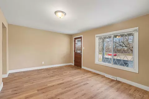 Living - 321 Southern Ave, Reading, OH 45215 photo 1 of 2