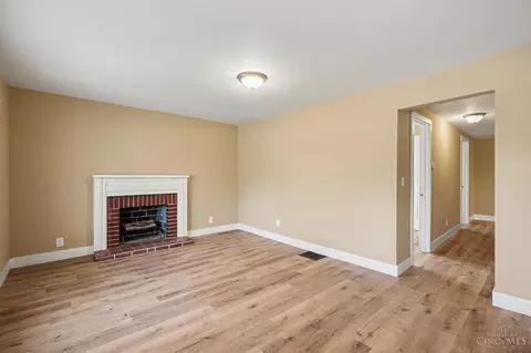 Living - 321 Southern Ave, Reading, OH 45215 photo 2 of 2