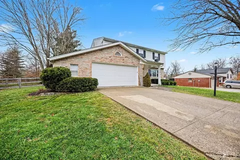 856 Meadow Ridge Dr, Cincinnati, OH 45245 photo 4