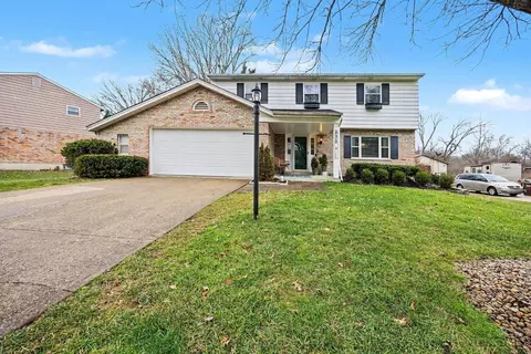 856 Meadow Ridge Dr, Cincinnati, OH 45245 photo 2