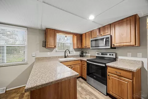 856 Meadow Ridge Dr, Cincinnati, OH 45245 photo 11