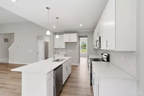 Kitchen - 1180 Eagle Blvd, Hamilton Township, OH 45039 photo 2 of 2