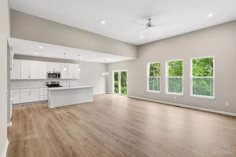 Living - 1180 Eagle Blvd, Hamilton Township, OH 45039 photo 2 of 4