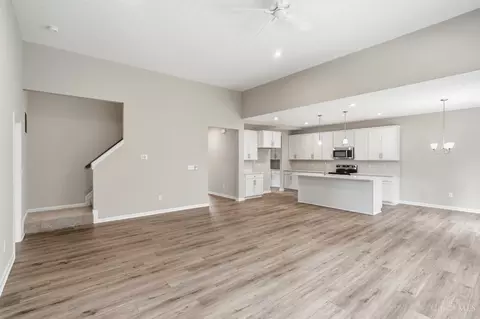 Living - 1180 Eagle Blvd, Hamilton Township, OH 45039 photo 3 of 4