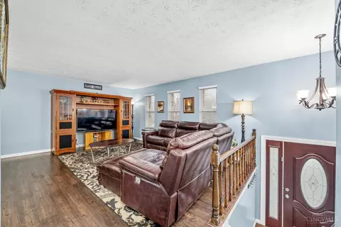 905 Shayler Rd, Cincinnati, OH 45245 photo 2