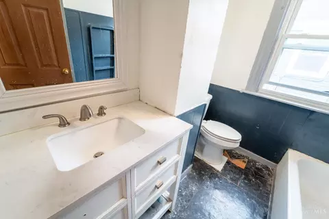 Bath - 4610 Simpson Ave, Cincinnati, OH 45227 photo 2 of 2