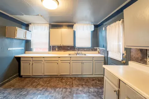 Kitchen - 4610 Simpson Ave, Cincinnati, OH 45227 photo 1 of 1