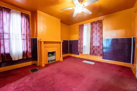Living - 4610 Simpson Ave, Cincinnati, OH 45227 photo 1 of 7
