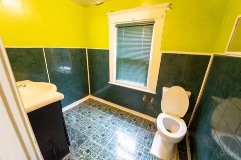 Bath - 4610 Simpson Ave, Cincinnati, OH 45227 photo 1 of 2