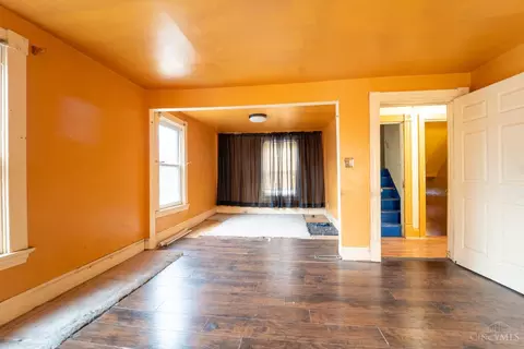 Living - 4610 Simpson Ave, Cincinnati, OH 45227 photo 6 of 7