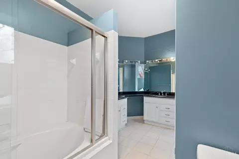 Bath - 3315 Morrison Ave, Cincinnati, OH 45220 photo 4 of 6