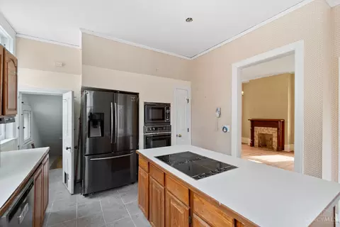Kitchen - 3315 Morrison Ave, Cincinnati, OH 45220 photo 3 of 3