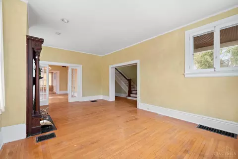 Living - 3315 Morrison Ave, Cincinnati, OH 45220 photo 3 of 6