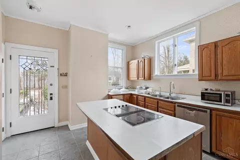 Kitchen - 3315 Morrison Ave, Cincinnati, OH 45220 photo 2 of 3