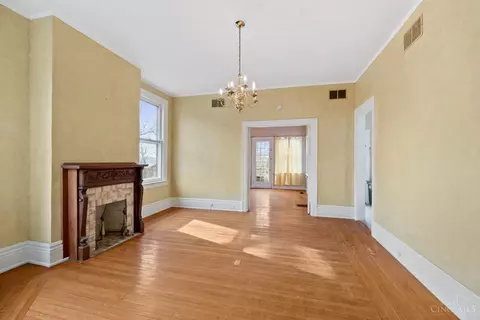 Living - 3315 Morrison Ave, Cincinnati, OH 45220 photo 4 of 6